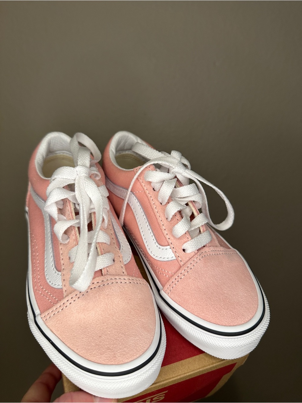 New in box Vans size 11.5 toddler old skool lace up sneakers in pink and white